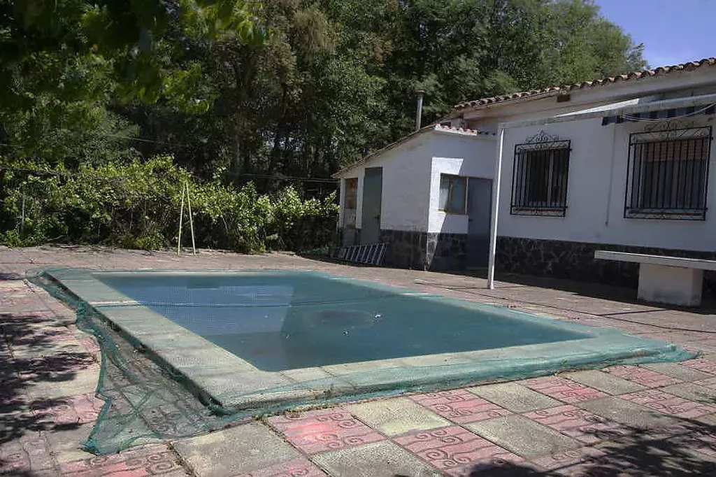 Casa en venta, planta baja, aislada, con jardín y piscina en Vilobí d'Onyar, Girona