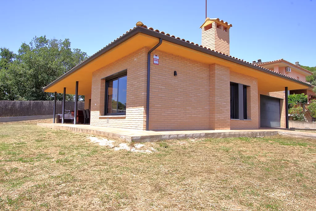 casa planta baixa i gran jardí en venda a Caldes de Malavella